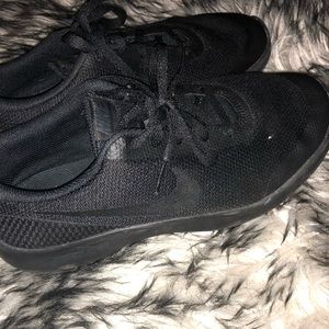 Basic Black Nike’s